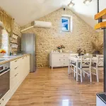 1 Bedroom Cozy In Casa de Férias Zaton (Zadar)