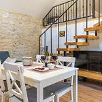 1 Bedroom Cozy In