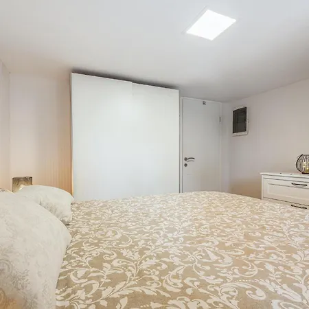 1 Bedroom Front In *