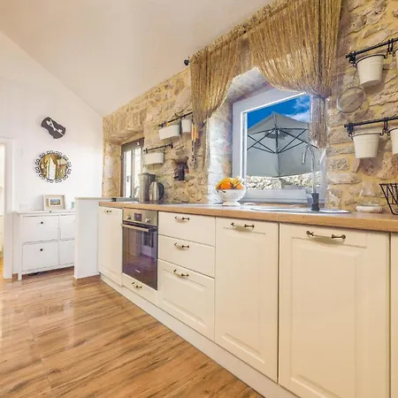 1 Bedroom Front In *
