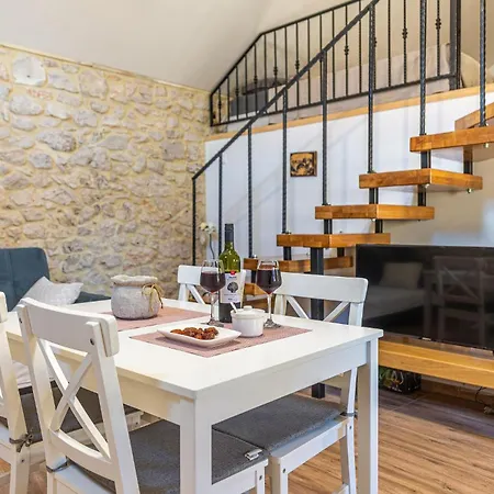 1 Bedroom Front In