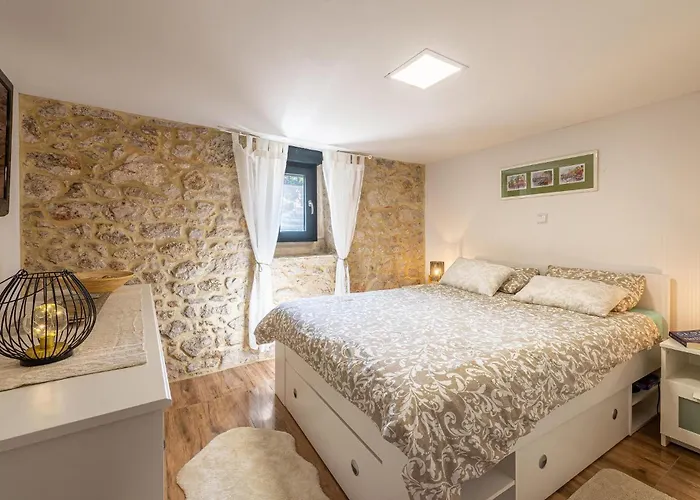 1 Bedroom Cozy In
