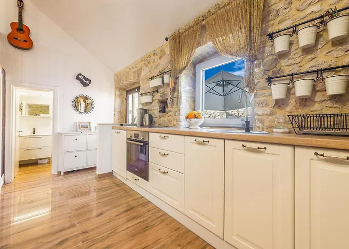 1 Bedroom Cozy In *