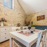 1 Bedroom Cozy In Hébergement de vacances *