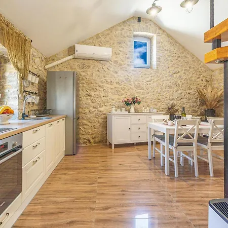 1 Bedroom Front In Feriehus Zaton (Zadar)