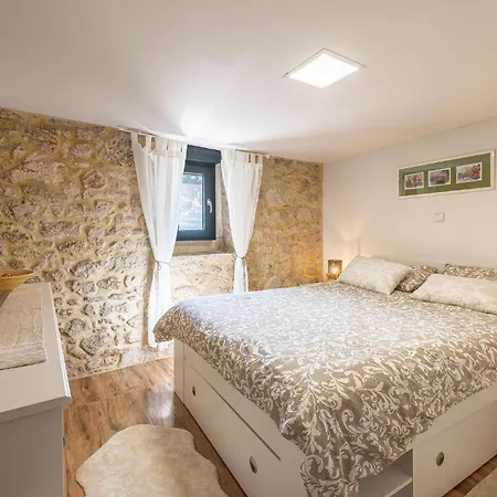 1 Bedroom Cozy In