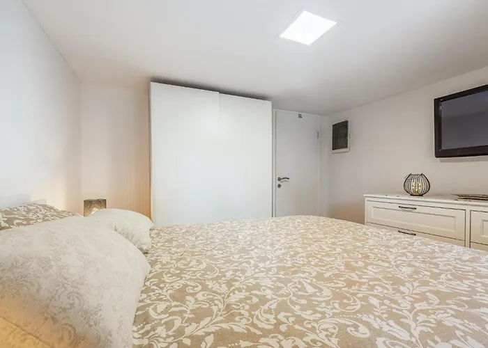 1 Bedroom Cozy In *