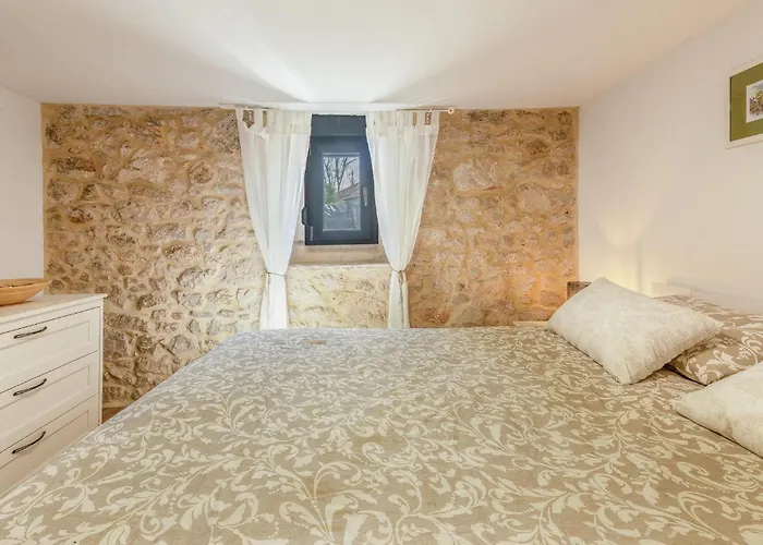 1 Bedroom Cozy In * זאטון