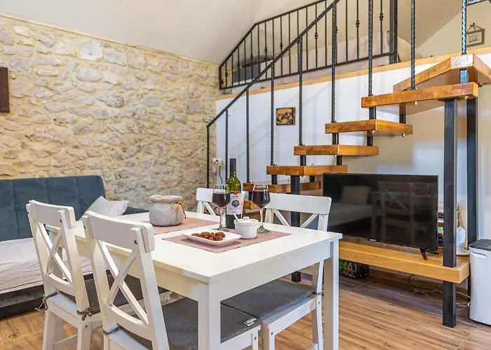 1 Bedroom Cozy In